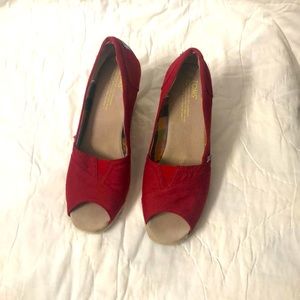 Red Toms sz 7 wedges